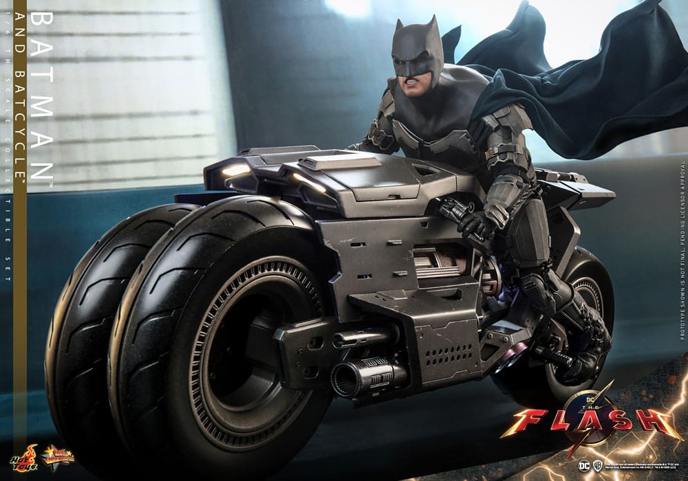 BATMAN - BATCYCLE SET - THE FLASH MOVIE - HOT TOYS - FIGURA 1/6 CON VEHÍCULO 30 CM
