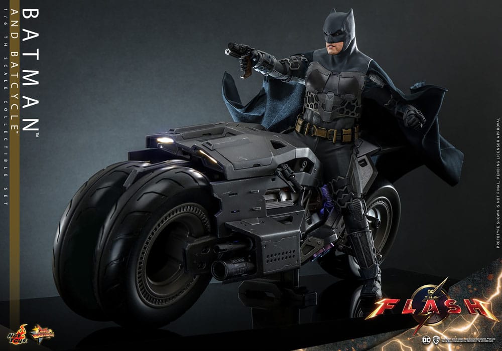 BATMAN - BATCYCLE SET - THE FLASH MOVIE - HOT TOYS - FIGURA 1/6 CON VEHÍCULO 30 CM