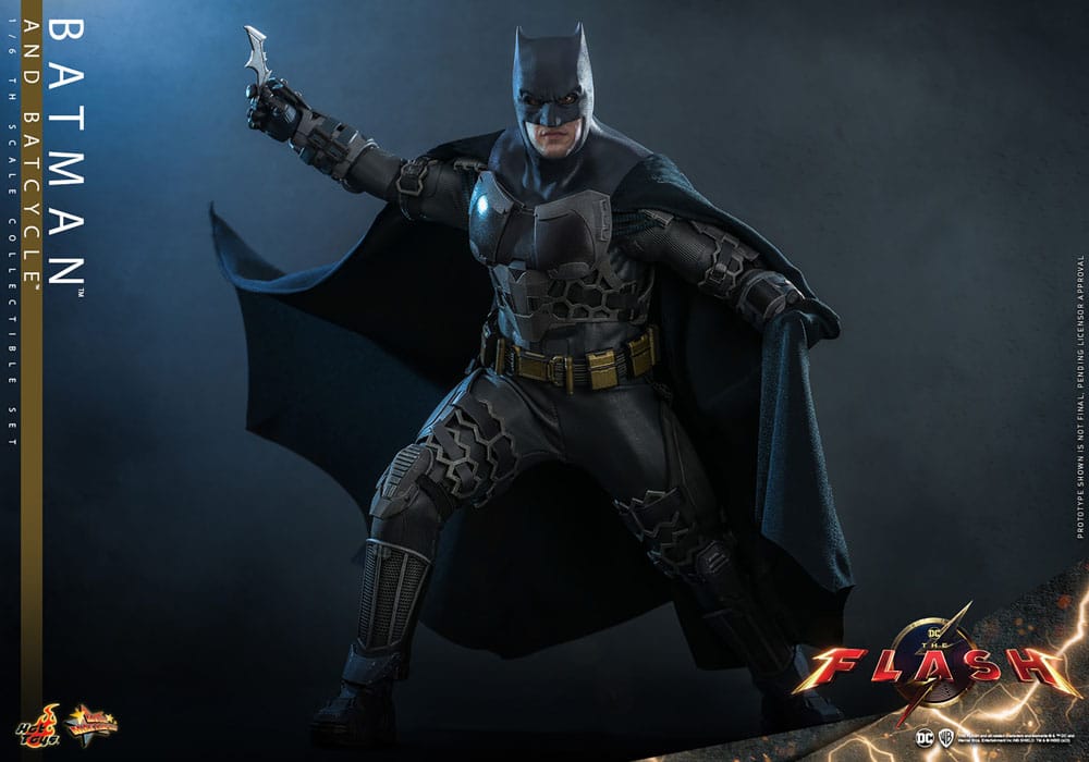 BATMAN - BATCYCLE SET - THE FLASH MOVIE - HOT TOYS - FIGURA 1/6 CON VEHÍCULO 30 CM
