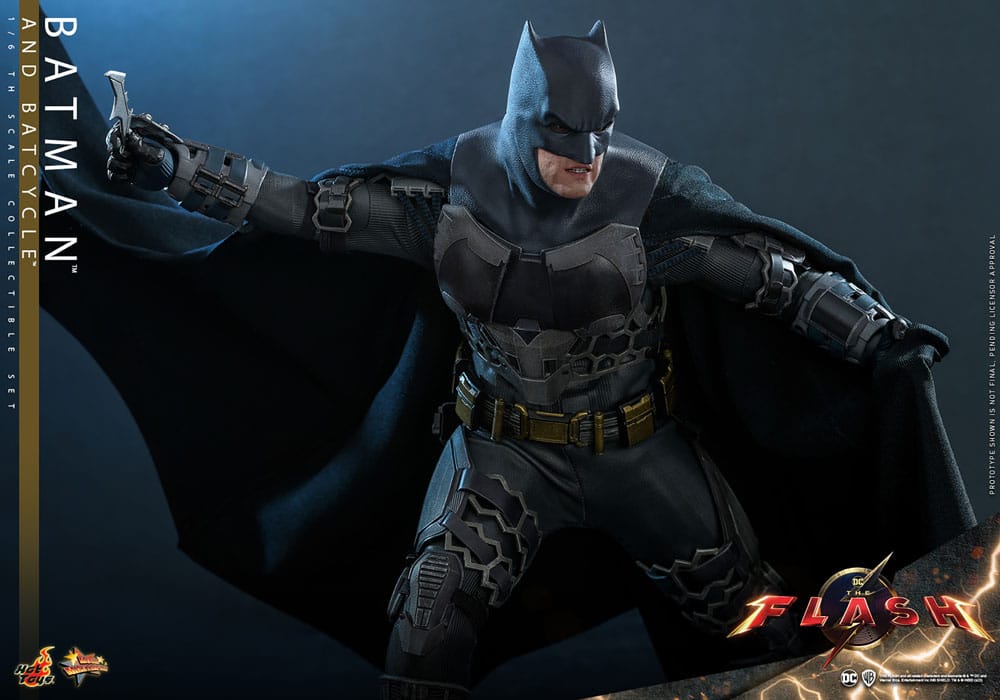 BATMAN - BATCYCLE SET - THE FLASH MOVIE - HOT TOYS - FIGURA 1/6 CON VEHÍCULO 30 CM