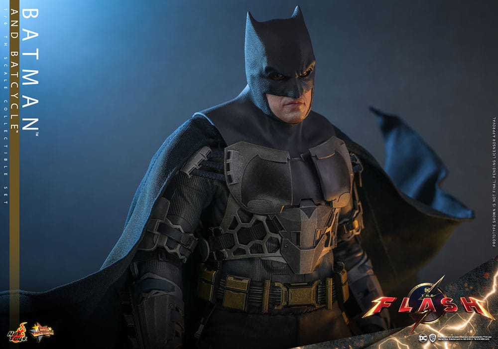 BATMAN - BATCYCLE SET - THE FLASH MOVIE - HOT TOYS - FIGURA 1/6 CON VEHÍCULO 30 CM