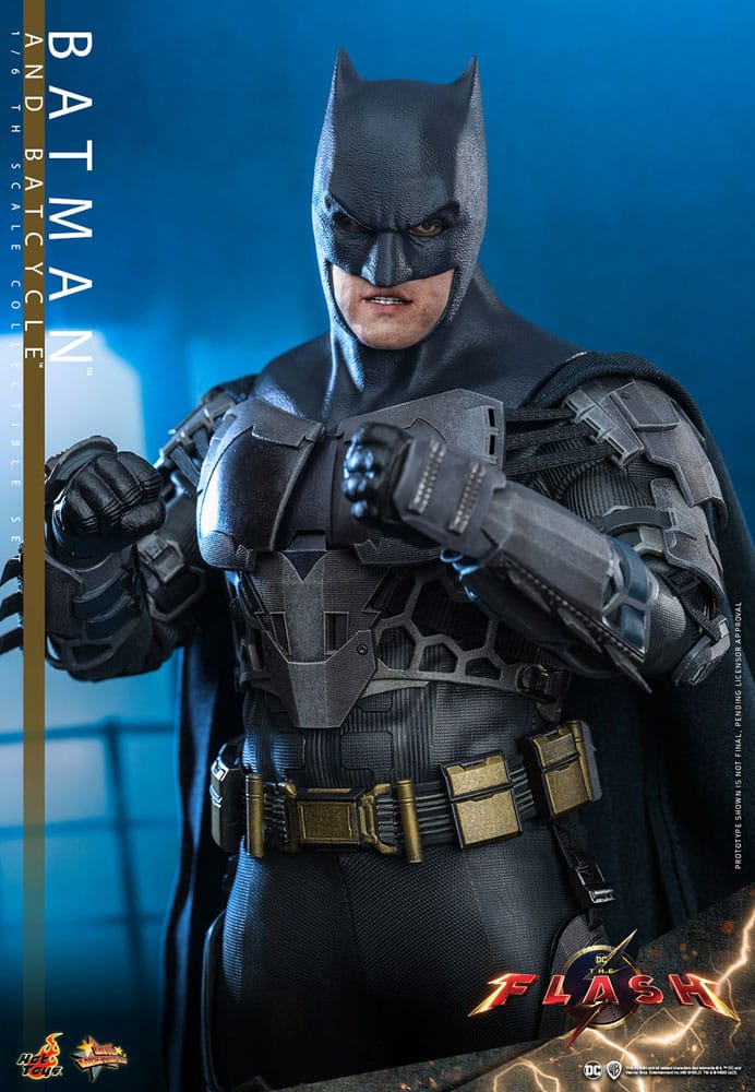 BATMAN - BATCYCLE SET - THE FLASH MOVIE - HOT TOYS - FIGURA 1/6 CON VEHÍCULO 30 CM