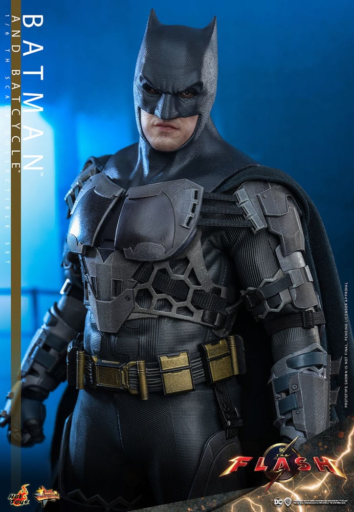 BATMAN - BATCYCLE SET - THE FLASH MOVIE - HOT TOYS - FIGURA 1/6 CON VEHÍCULO 30 CM