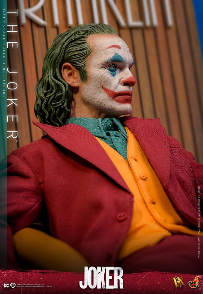 THE JOKER HOT TOYS