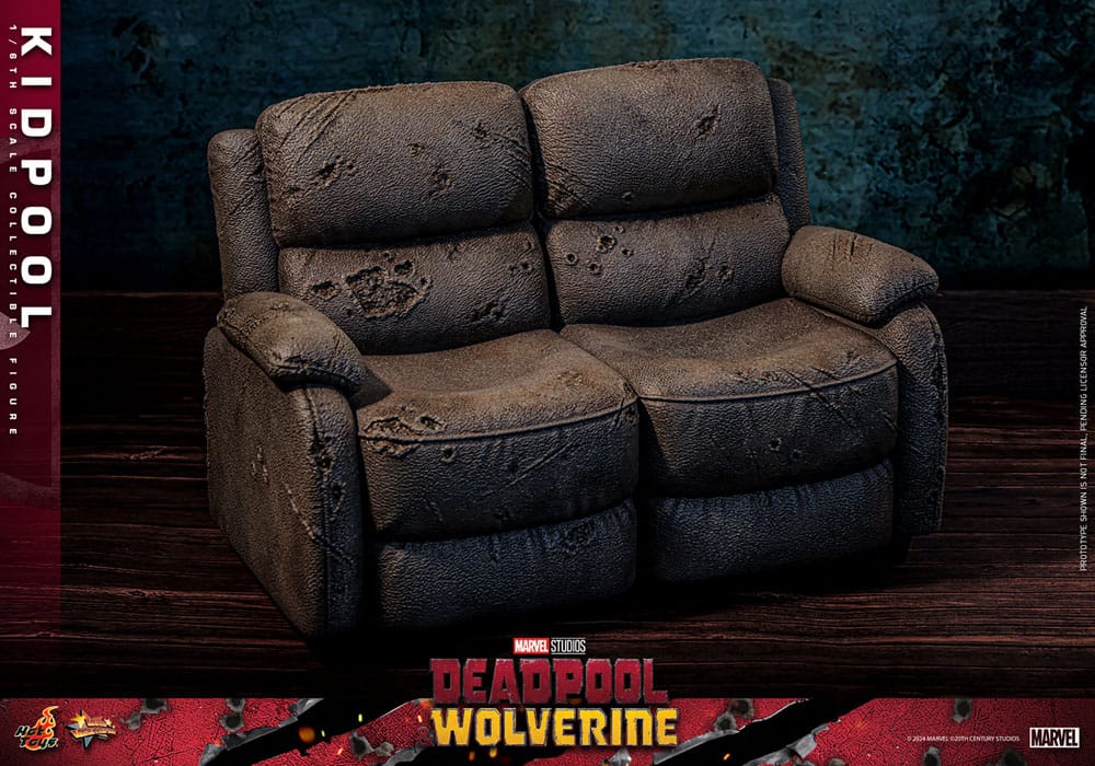 DEADPOOL & WOLVERINE FIGURA 1/6 KIDPOOL 22 CM – HOT TOYS – LÍNEA MOVIE MASTERPIECE