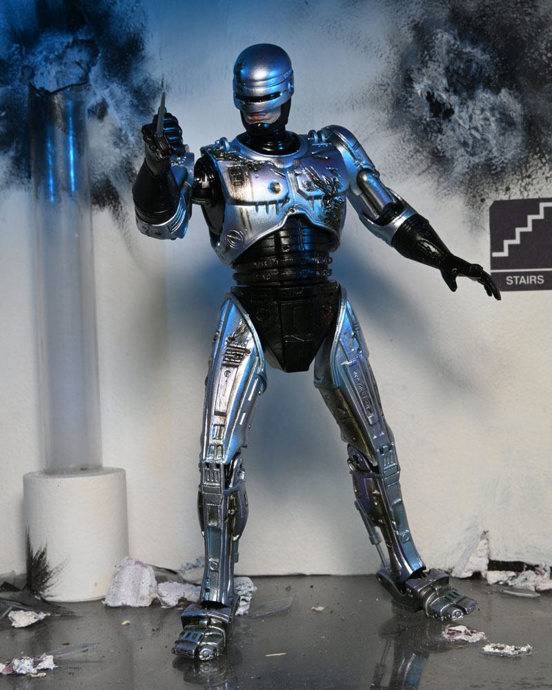 ROBOCOP ULTIMATE BATTLE DAMAGED WITH CHAIR – FIGURA 18 CM (NECA – ROBOCOP)