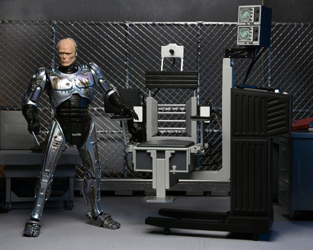 ROBOCOP ULTIMATE BATTLE DAMAGED WITH CHAIR – FIGURA 18 CM (NECA – ROBOCOP)