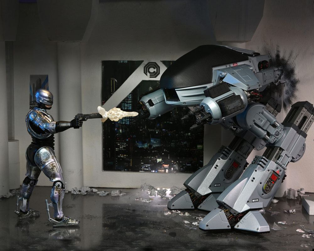 ROBOCOP ULTIMATE BATTLE DAMAGED WITH CHAIR – FIGURA 18 CM (NECA – ROBOCOP)
