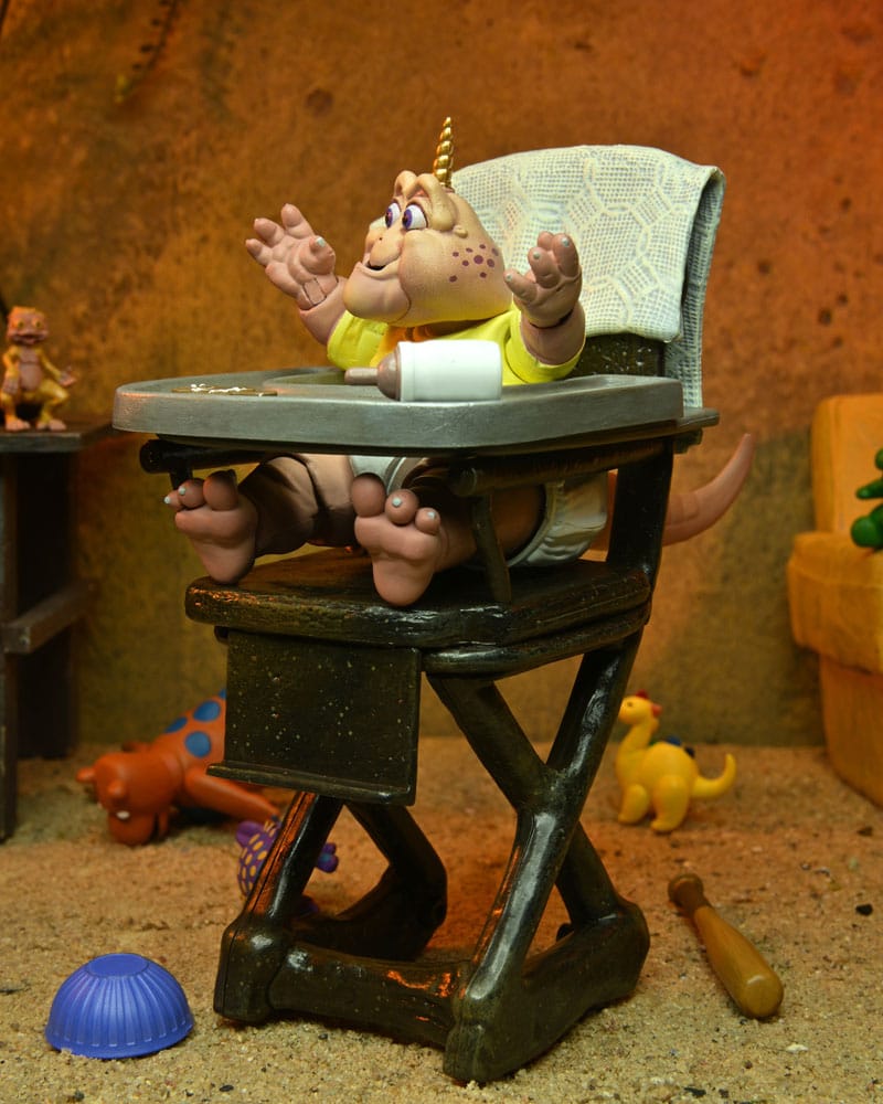 BABY SINCLAIR ULTIMATE 18 CM FIGURA NECA DINOSAURS SERIE TV COLECCIONISTA