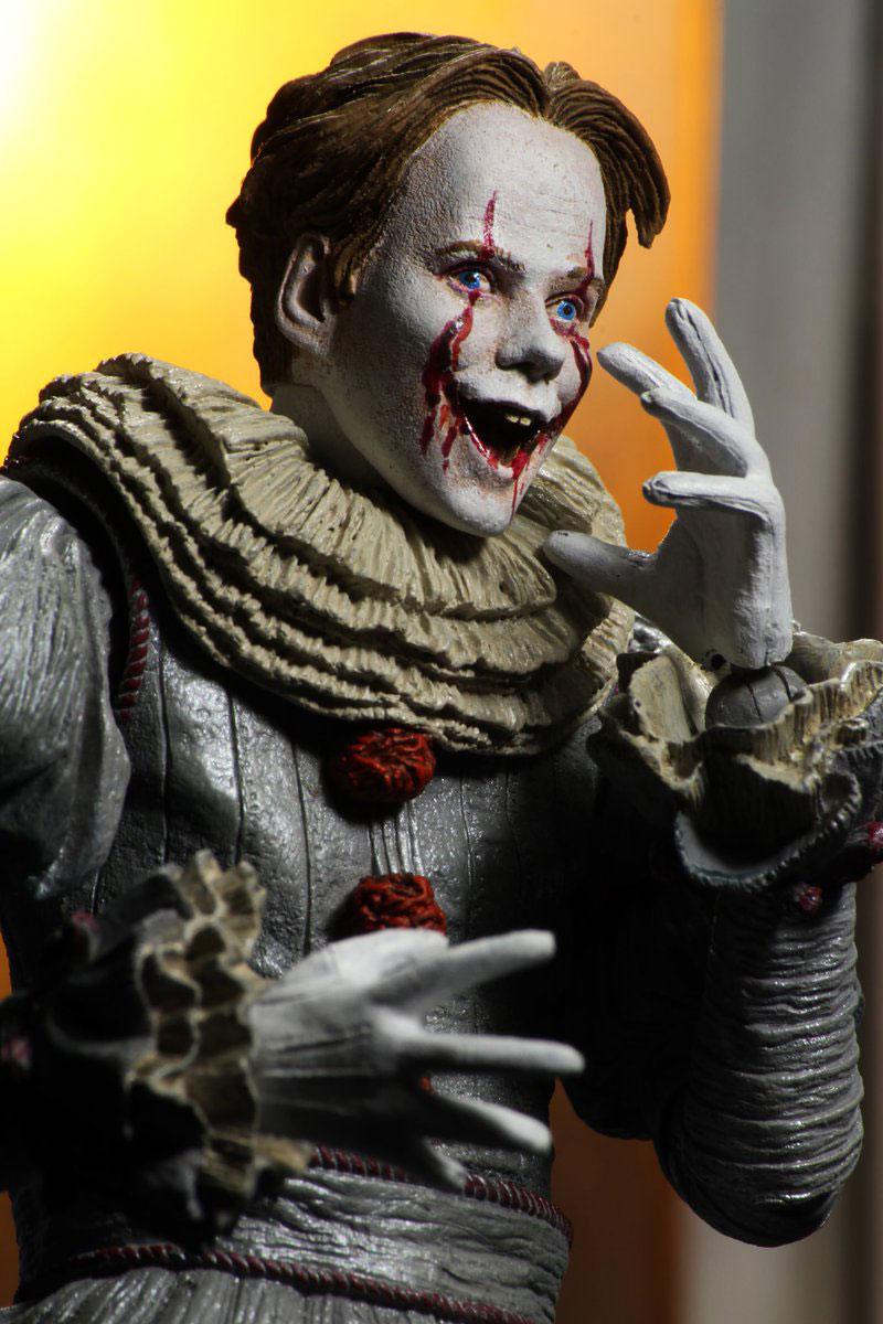 PENNYWISE – FIGURA ULTIMATE 18 CM (NECA – IT CAPÍTULO 2)