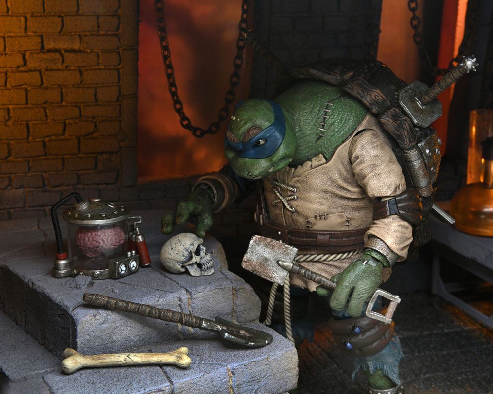 LEONARDO AS THE HUNCHBACK – UNIVERSAL MONSTERS x TEENAGE MUTANT NINJA TURTLES ULTIMATE FIGURA 18 CM (NECA – TMNT)