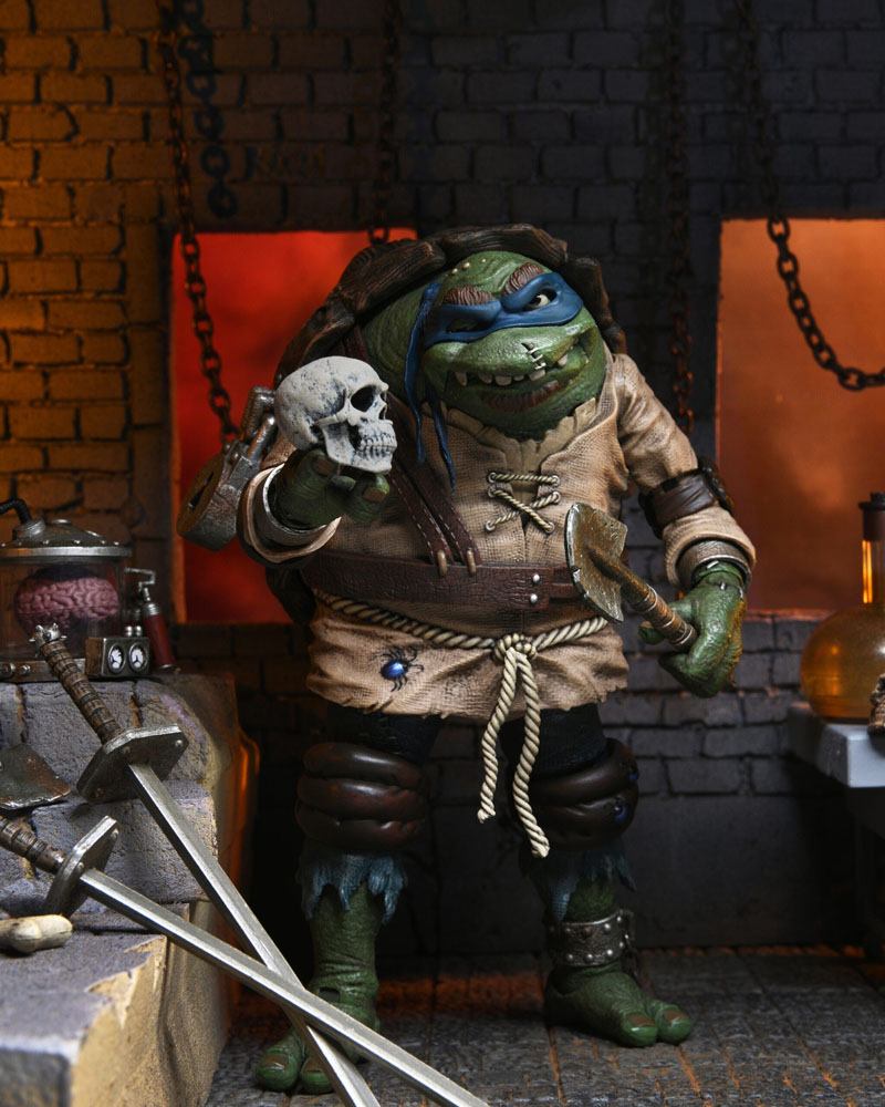 LEONARDO AS THE HUNCHBACK – UNIVERSAL MONSTERS x TEENAGE MUTANT NINJA TURTLES ULTIMATE FIGURA 18 CM (NECA – TMNT)