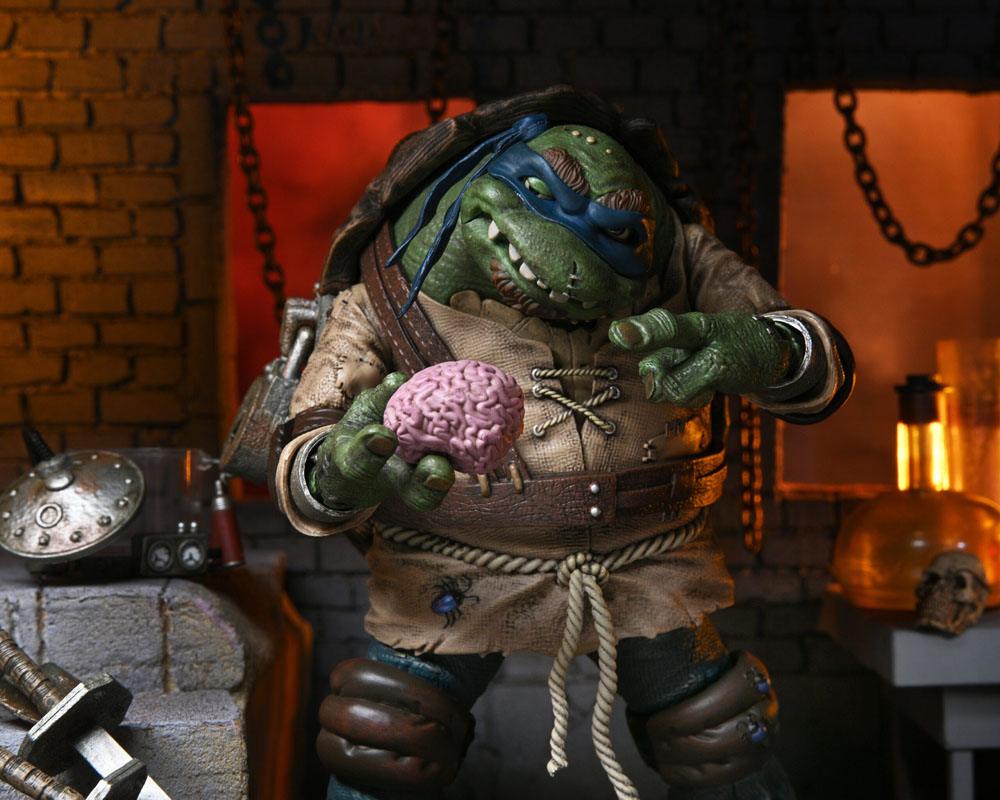 LEONARDO AS THE HUNCHBACK – UNIVERSAL MONSTERS x TEENAGE MUTANT NINJA TURTLES ULTIMATE FIGURA 18 CM (NECA – TMNT)