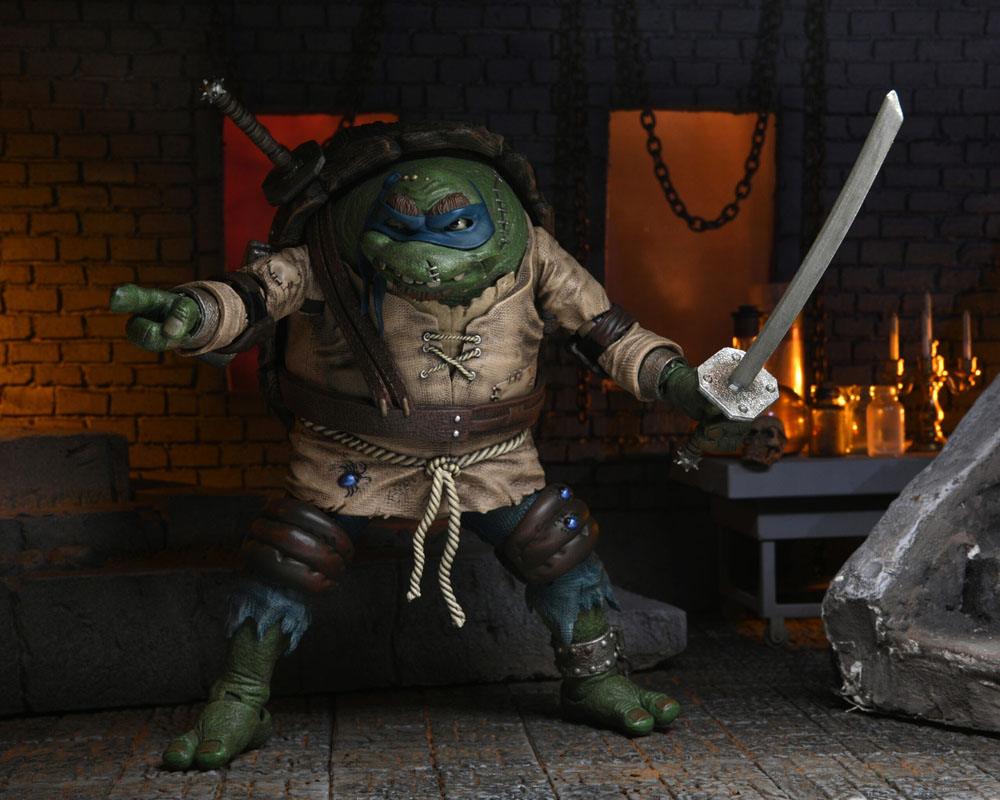 LEONARDO AS THE HUNCHBACK – UNIVERSAL MONSTERS x TEENAGE MUTANT NINJA TURTLES ULTIMATE FIGURA 18 CM (NECA – TMNT)