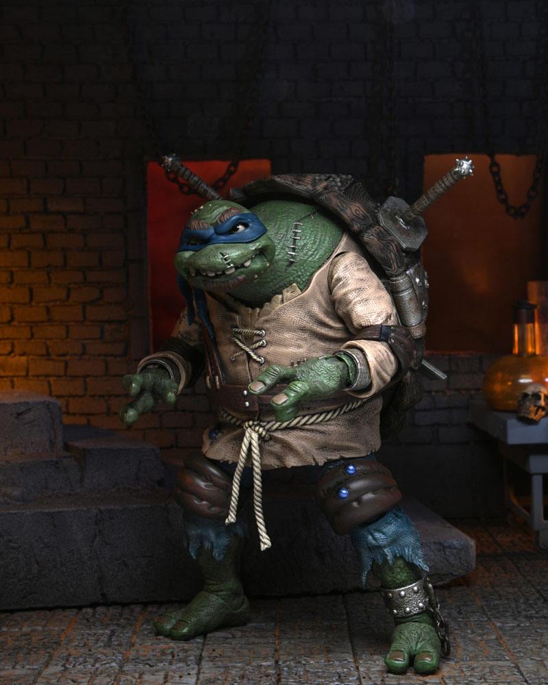 LEONARDO AS THE HUNCHBACK – UNIVERSAL MONSTERS x TEENAGE MUTANT NINJA TURTLES ULTIMATE FIGURA 18 CM (NECA – TMNT)