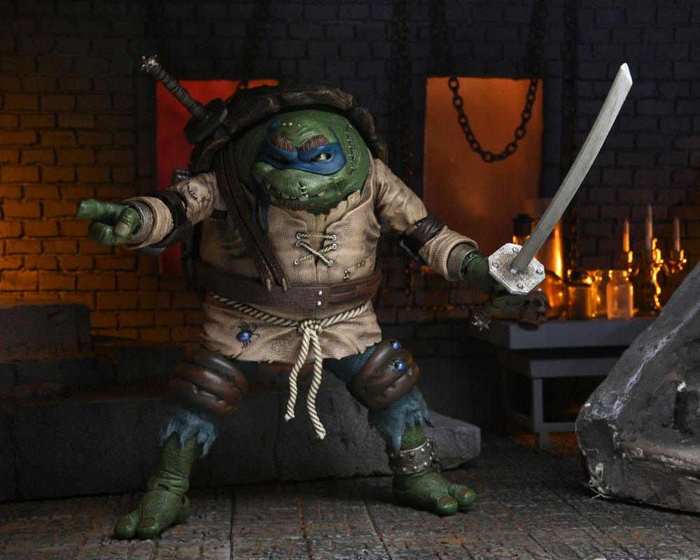 LEONARDO AS THE HUNCHBACK – UNIVERSAL MONSTERS x TEENAGE MUTANT NINJA TURTLES ULTIMATE FIGURA 18 CM (NECA – TMNT)