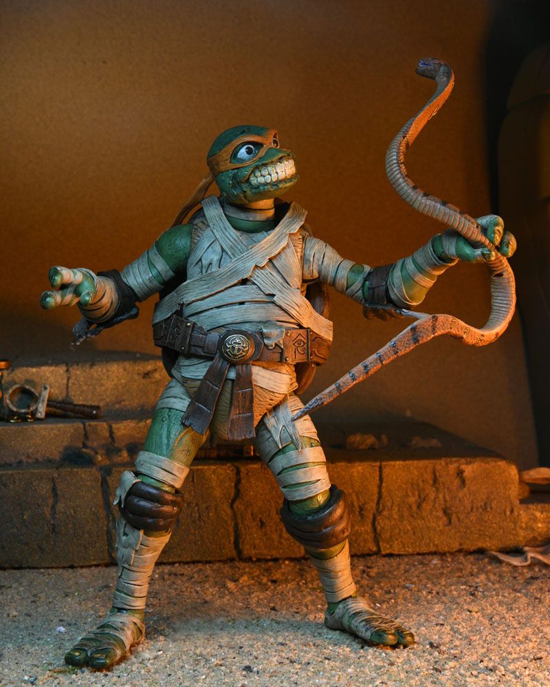 MICHELANGELO AS THE MUMMY – UNIVERSAL MONSTERS x TEENAGE MUTANT NINJA TURTLES ULTIMATE FIGURA 18 CM (NECA – TMNT)