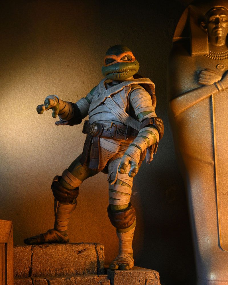 MICHELANGELO AS THE MUMMY – UNIVERSAL MONSTERS x TEENAGE MUTANT NINJA TURTLES ULTIMATE FIGURA 18 CM (NECA – TMNT)