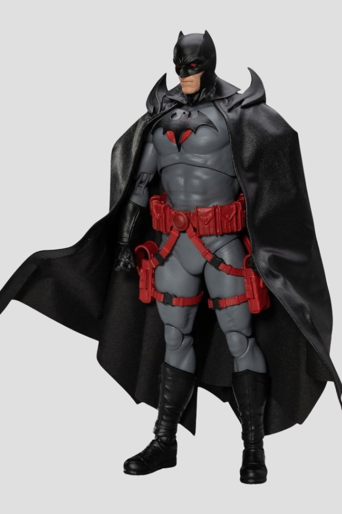 Figura articulada Batman Thomas Wayne Flashpoint de Beast Kingdom Dynamic 8ction Heroes de 21 cm con traje gris y negro, detalles rojos y capa de tela.