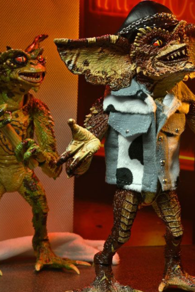 PACK 2 FIGURAS GREMLINS 2 NECA – TATTOO PARLOR (18 CM)