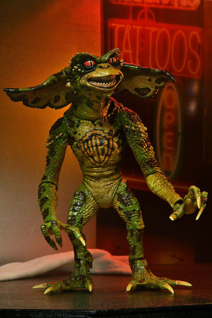 PACK 2 FIGURAS GREMLINS 2 NECA – TATTOO PARLOR (18 CM)