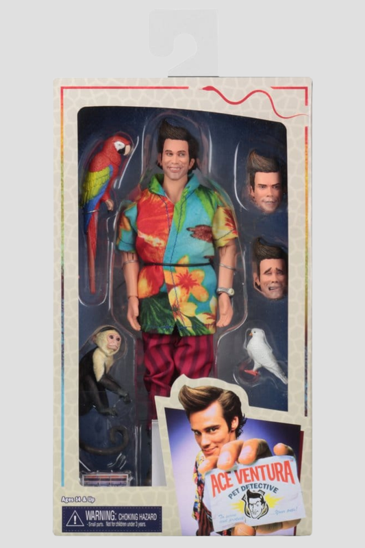 Figura articulada de Ace Ventura de aproximadamente 20 cm fabricada por NECA, con vestuario de tela, cabezas intercambiables y accesorios.