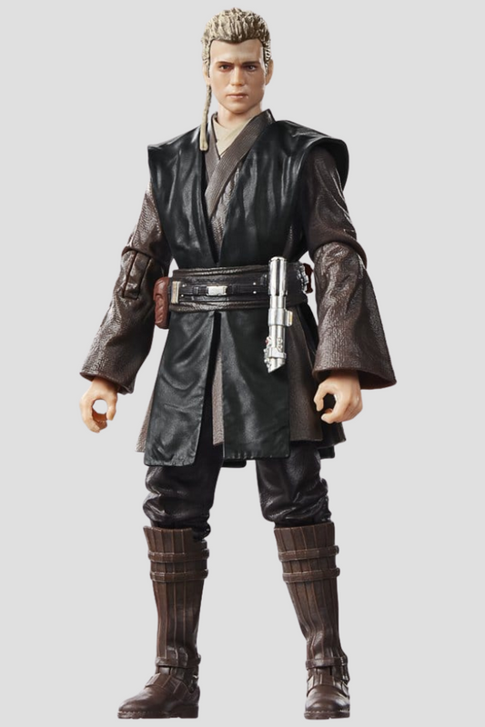 Figura articulada de Anakin Skywalker Padawan de Star Wars Episodio II El ataque de los clones, colección The Black Series de Hasbro de 15 cm, con vestimenta Jedi y sable de luz azul.