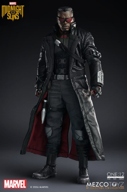 Figura de Blade de Marvel Comics perteneciente a la línea One:12 Collective de Mezco Toyz, con traje negro, gafas rojas y equipamiento de combate.