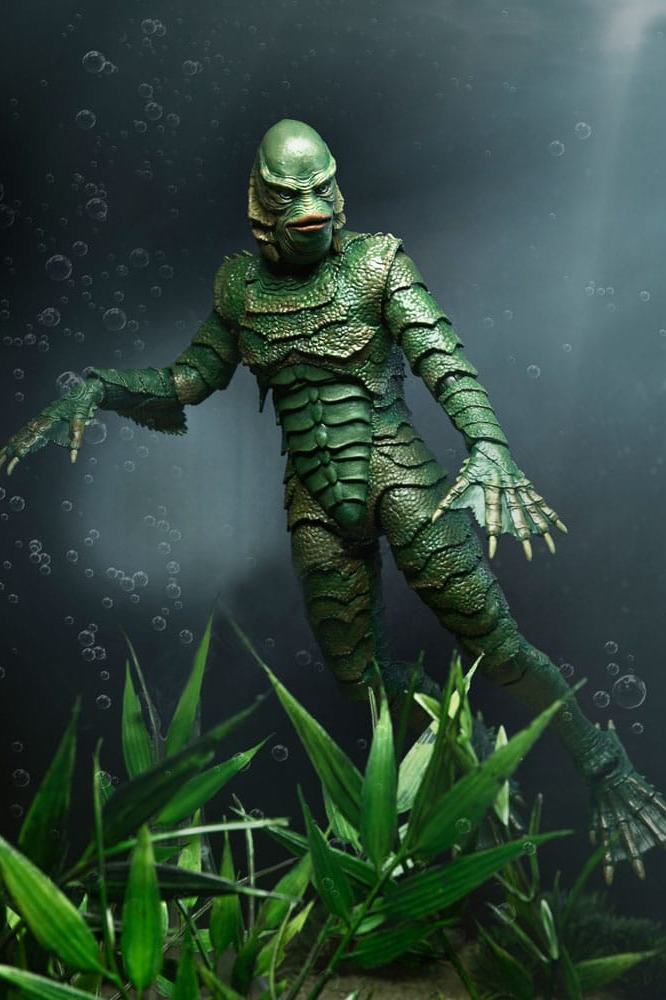 Figura Ultimate de Creature from the Black Lagoon de Universal Monsters fabricada por NECA, con diseño anfibio articulado y acabado inspirado en la película clásica de 1954.