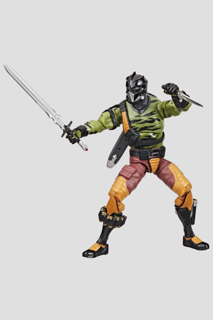 Figura articulada Darklon #155 de G.I. Joe Classified Series de Hasbro, 15 cm, con máscara negra, uniforme verde de camuflaje, pantalones naranjas, espada y accesorios de combate.