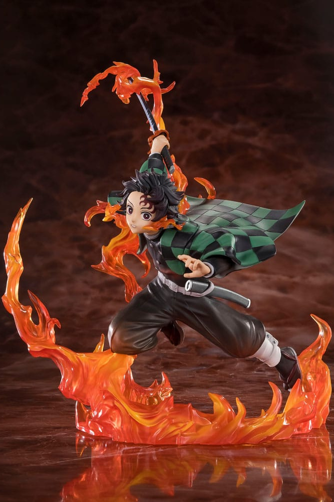 Estatua FiguartsZERO de Tanjiro Kamado con efectos de llamas inspirados en la guarda de la espada de Kyojuro Rengoku, figura oficial de Demon Slayer de 19 cm.