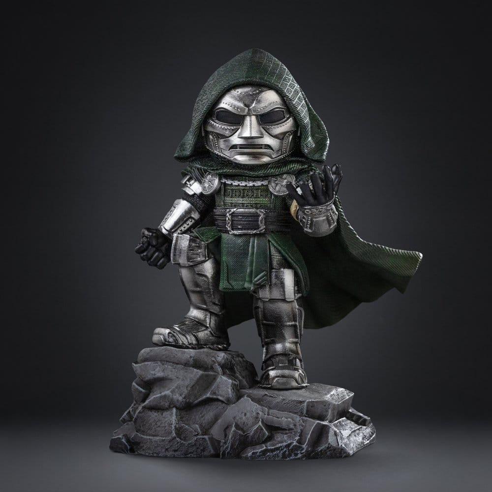 Figura MiniCo de Doctor Doom de Avengers: Doomsday de Iron Studios de aproximadamente 15 cm.