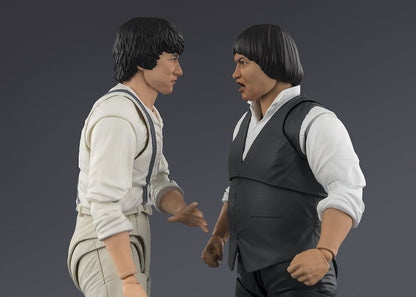 Figura Fei S.H.Figuarts recreando una pose de acción inspirada en la película Project A.