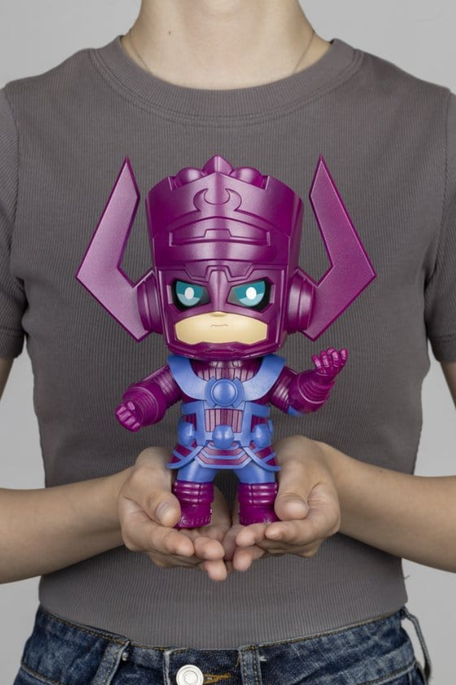 Figura Galactus de Marvel Comics de Beast Kingdom perteneciente a la línea Egg Attack Action con armadura púrpura y azul y 20 cm de altura.