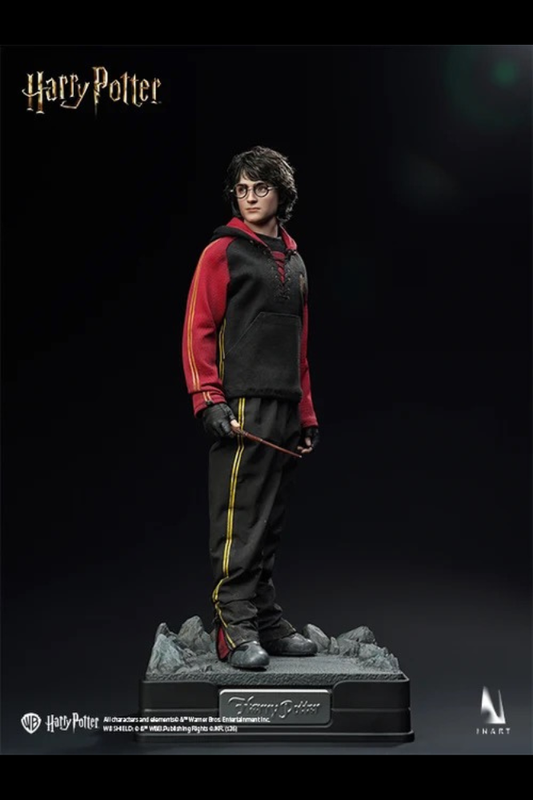 Figura Harry Potter and the Goblet of Fire a escala 1/6 de INART con cabello implantado, ojos articulados y accesorios del Torneo de los Tres Magos.