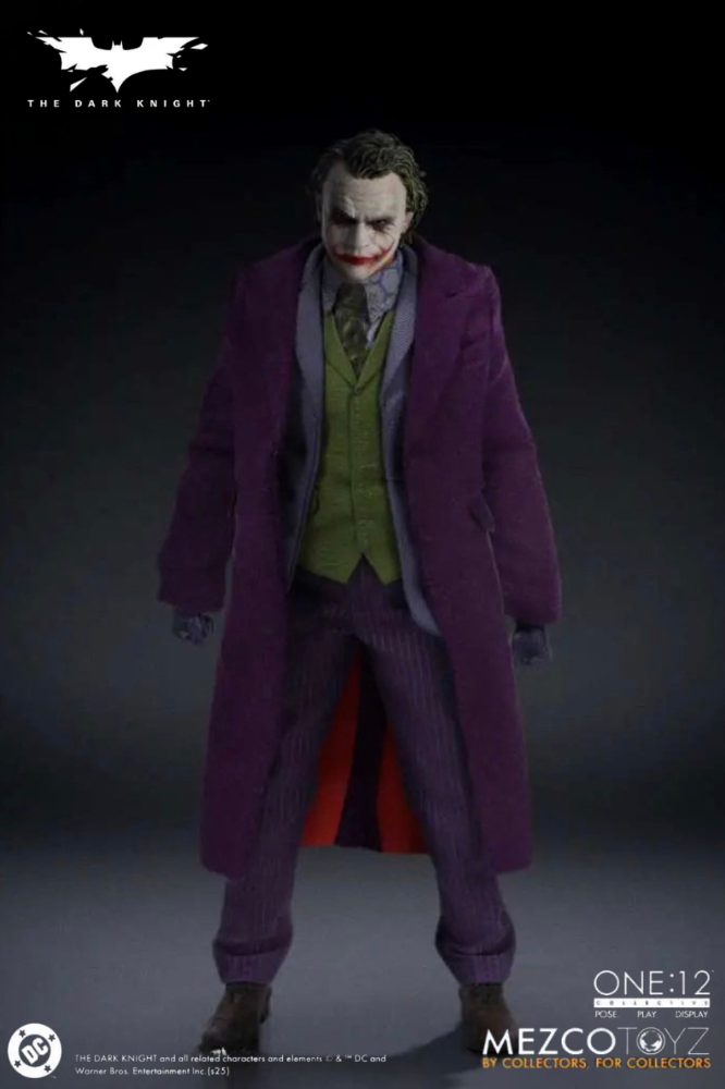 Figura articulada del Joker de The Dark Knight de Mezco Toyz, colección One:12 Collective, 17 cm, con abrigo morado, vestuario de tela y apariencia del personaje interpretado por Heath Ledger.