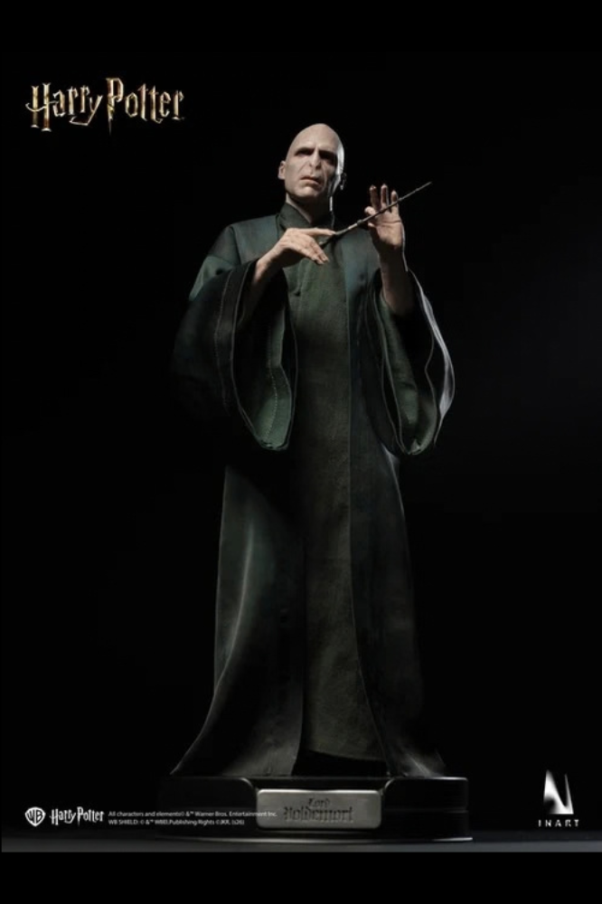 Figura Lord Voldemort Standard de Harry Potter and the Deathly Hallows a escala 1/6 de INART con vestuario de tela y accesorios intercambiables.