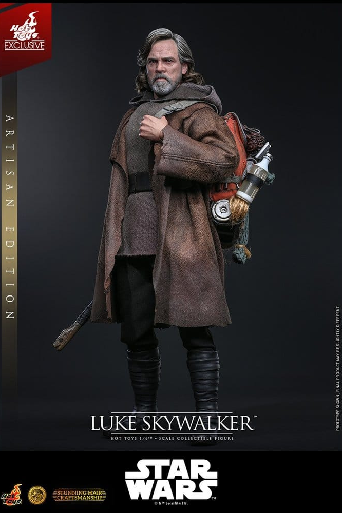 Figura Hot Toys Artisan Edition de Luke Skywalker de Star Wars Los Últimos Jedi a escala 1/6 con cabello implantado y sable de luz.