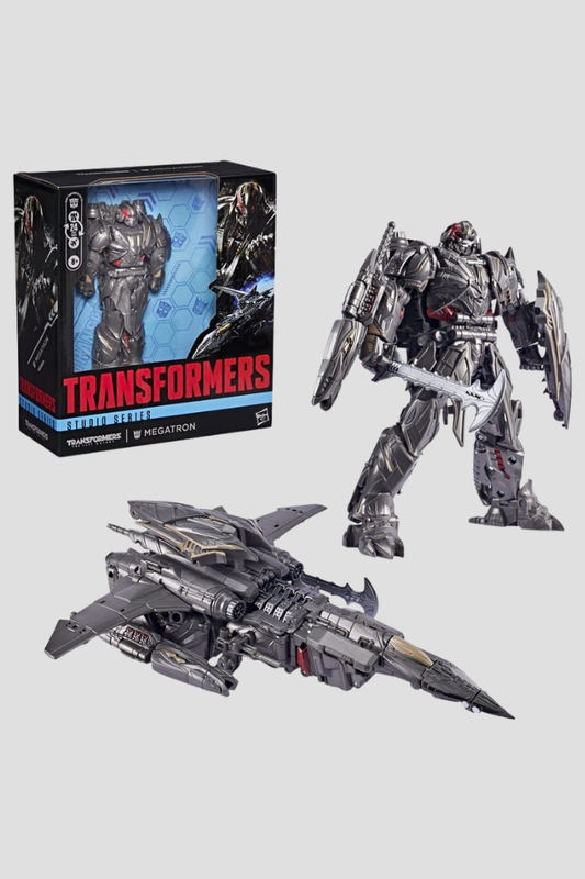 Figura Megatron Transformers: El Último Caballero Studio Series Leader Class de Hasbro de 18 cm, transformable en jet en 24 pasos, con espada, escudo y cañón.