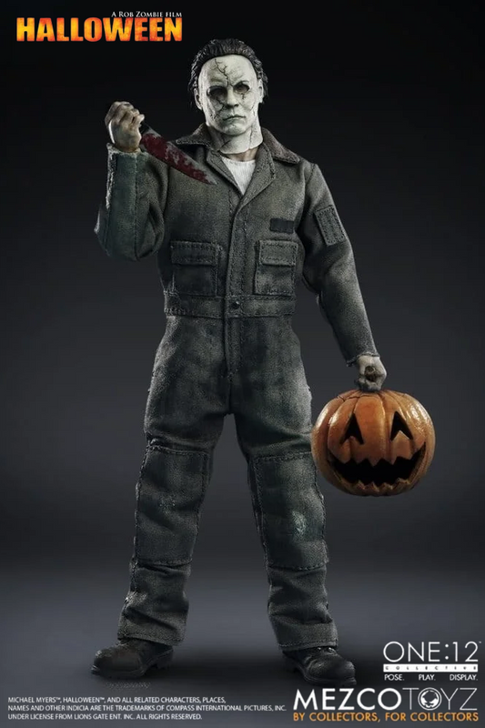 Figura Michael Myers de Halloween: El Origen (2007), One:12 Collective de Mezco Toyz a escala 1/12 de 17 cm, con mono desgastado, tres cabezas intercambiables y accesorios de terror.