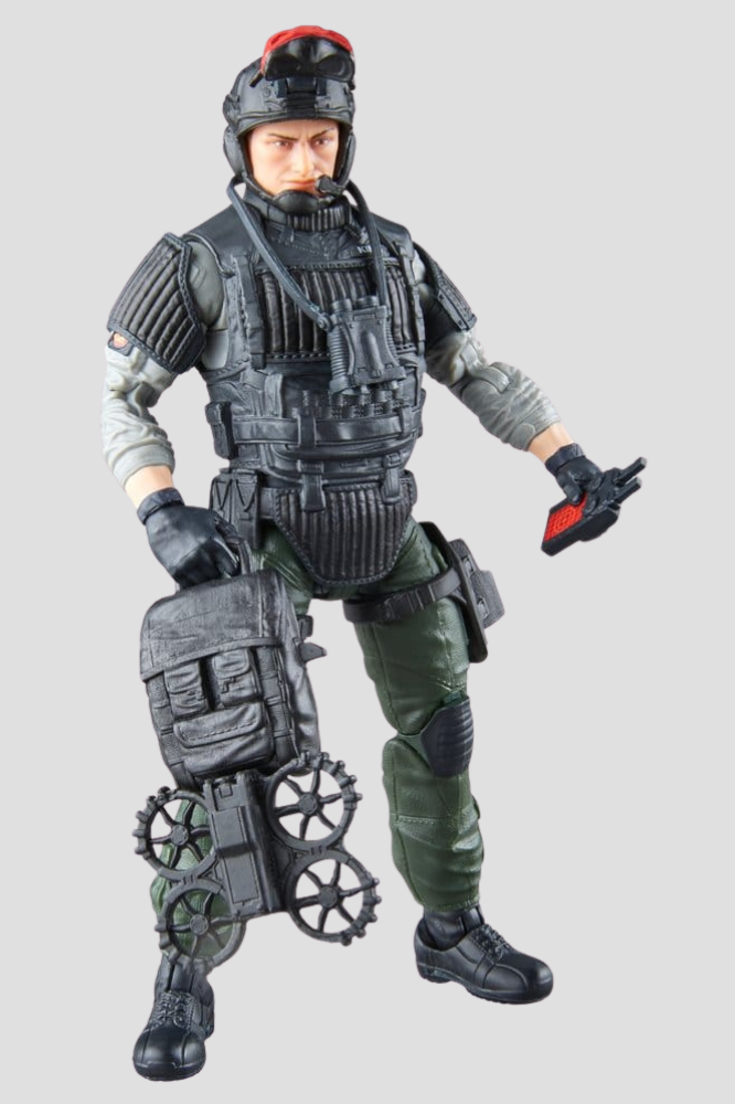 Figura Night Force Sneak Peek G.I. Joe Classified Series de Hasbro de 15 cm, con uniforme táctico negro y verde, casco, rifle y accesorios de reconocimiento y visión nocturna.