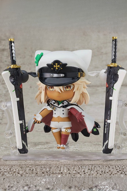 Figura Nendoroid de Ramlethal Valentine de Guilty Gear Strive fabricada por Good Smile Company con dos grandes espadas y piezas intercambiables.