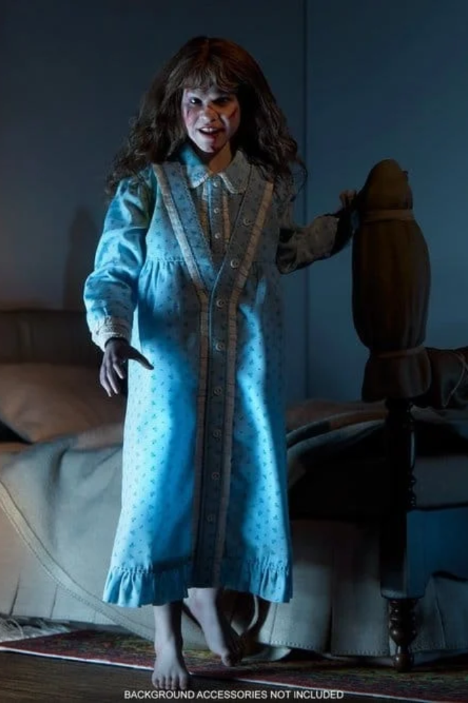 Figura de colección Regan MacNeil de El Exorcista (1973), Deluxe Edition de Sideshow a escala 1/6 y 23 cm, con cabezas intercambiables, camisón de tela y base de exposición con cama.