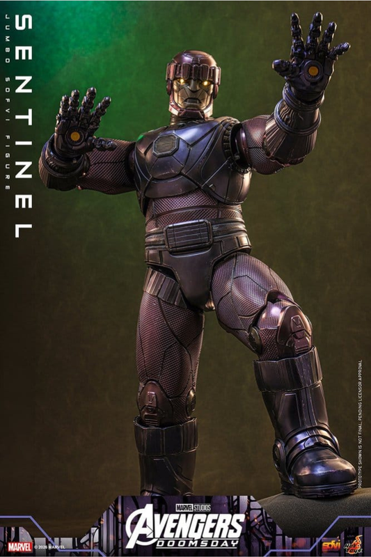 Figura Sentinel Jumbo Sofvi de 60 cm de Hot Toys, inspirada en Marvel Avengers: Doomsday, fabricada en vinilo con ojos LED, placas intercambiables y minifigura de Doctor Doom.