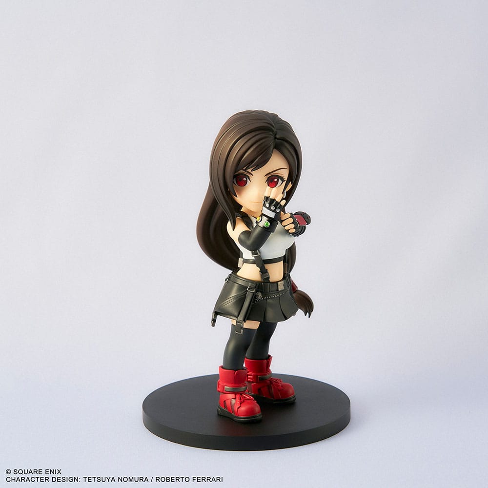 Figura chibi de Tifa Lockhart mostrando detalle lateral de atuendo – Final Fantasy VII Rebirth