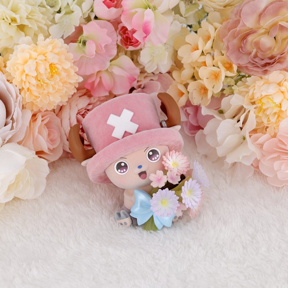 Figura Tony Tony Chopper Mofamofy sosteniendo un ramo de flores inspirada en One Piece.
