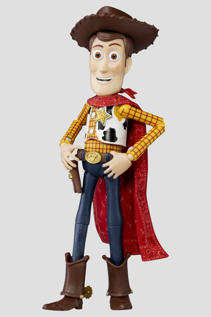 Figura articulada de Woody de Toy Story fabricada por Beast Kingdom para la línea Dynamic 8ction Heroes, con aproximadamente 23 cm de altura y su característico traje de sheriff.