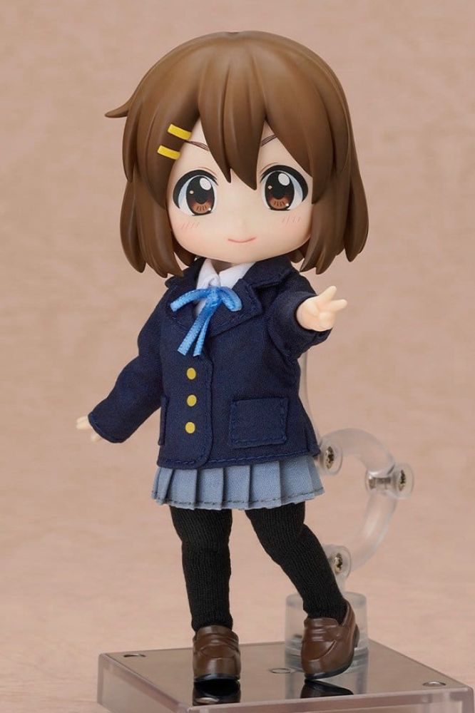 Figura Yui Hirasawa Nendoroid Doll de K-ON! de Good Smile Company, figura articulada de aproximadamente 14 cm con uniforme escolar de tela.