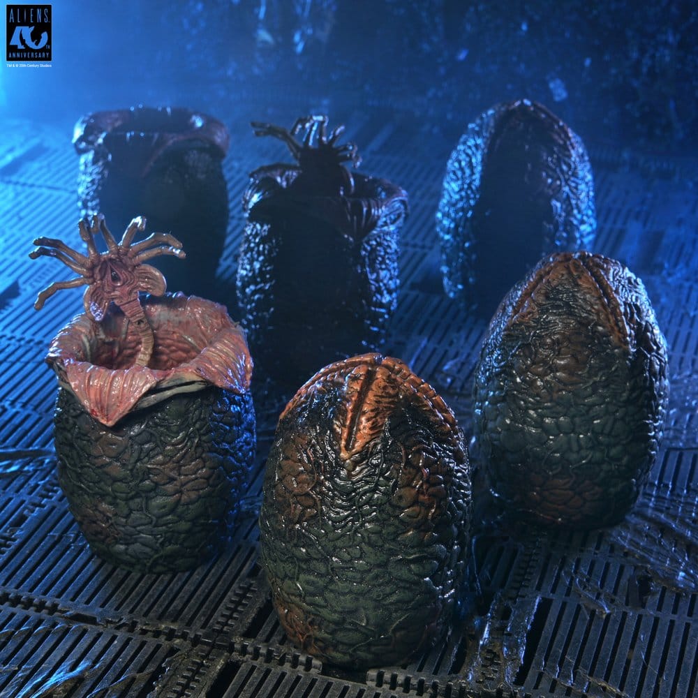 Set de huevos Alien NECA con Ovomorfos abiertos y Facehuggers en escala 7 pulgadas