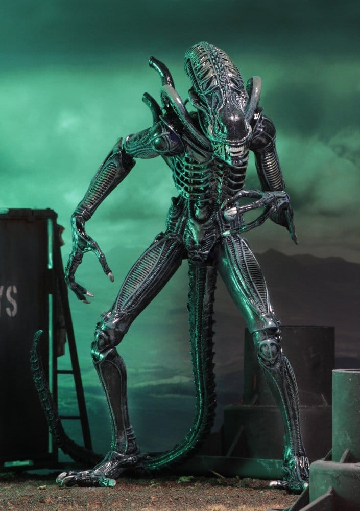 Detalle frontal del Xenomorph Warrior Blue de NECA con mandíbula articulada y gran nivel de realismo